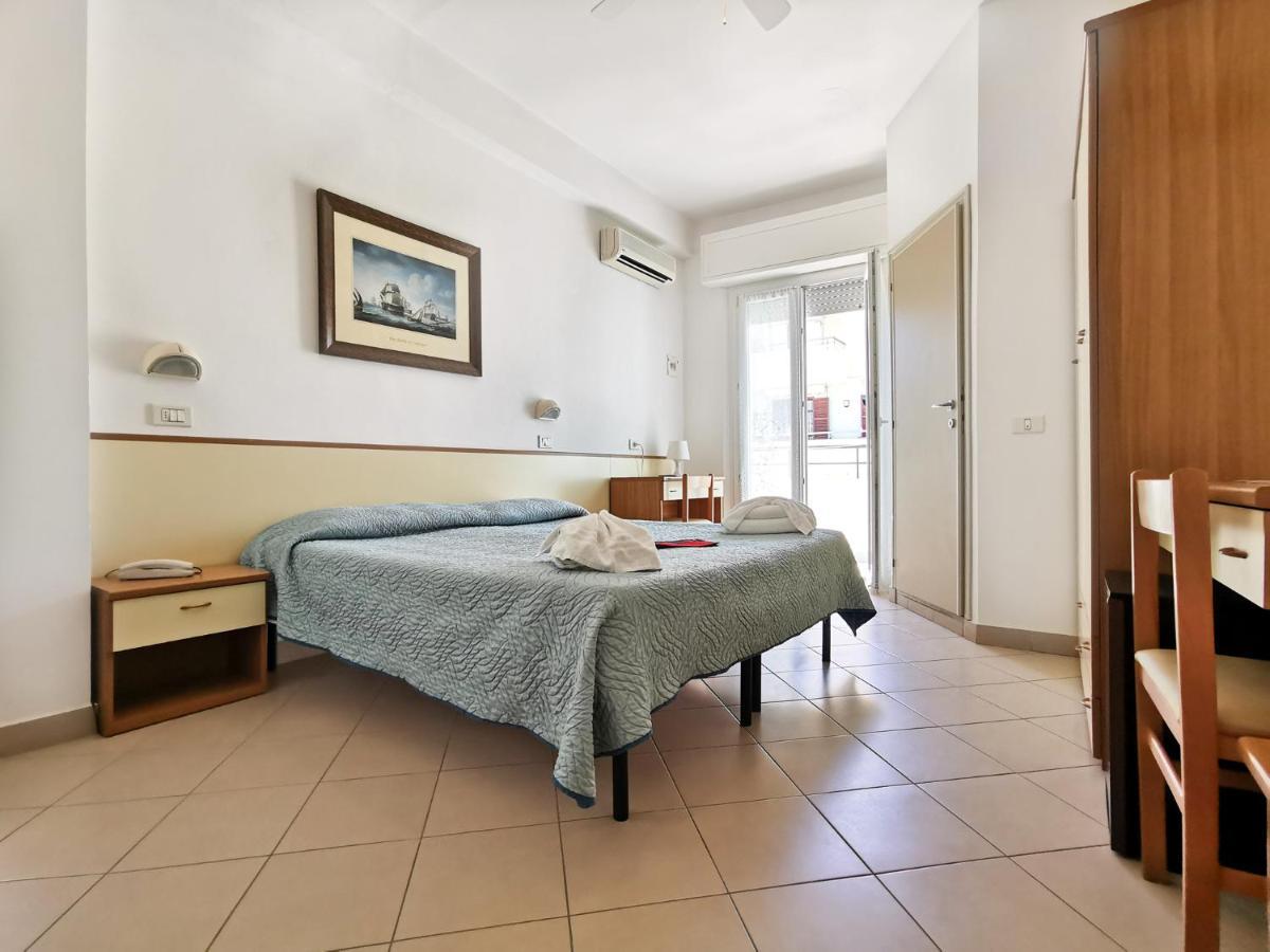 Hotel La Plage 卡托利卡 外观 照片