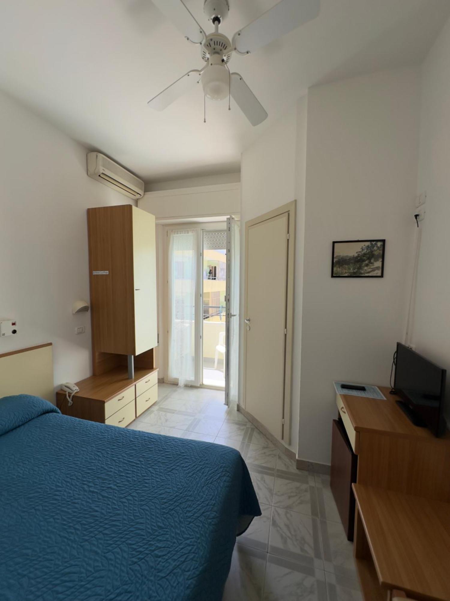 Hotel La Plage 卡托利卡 外观 照片