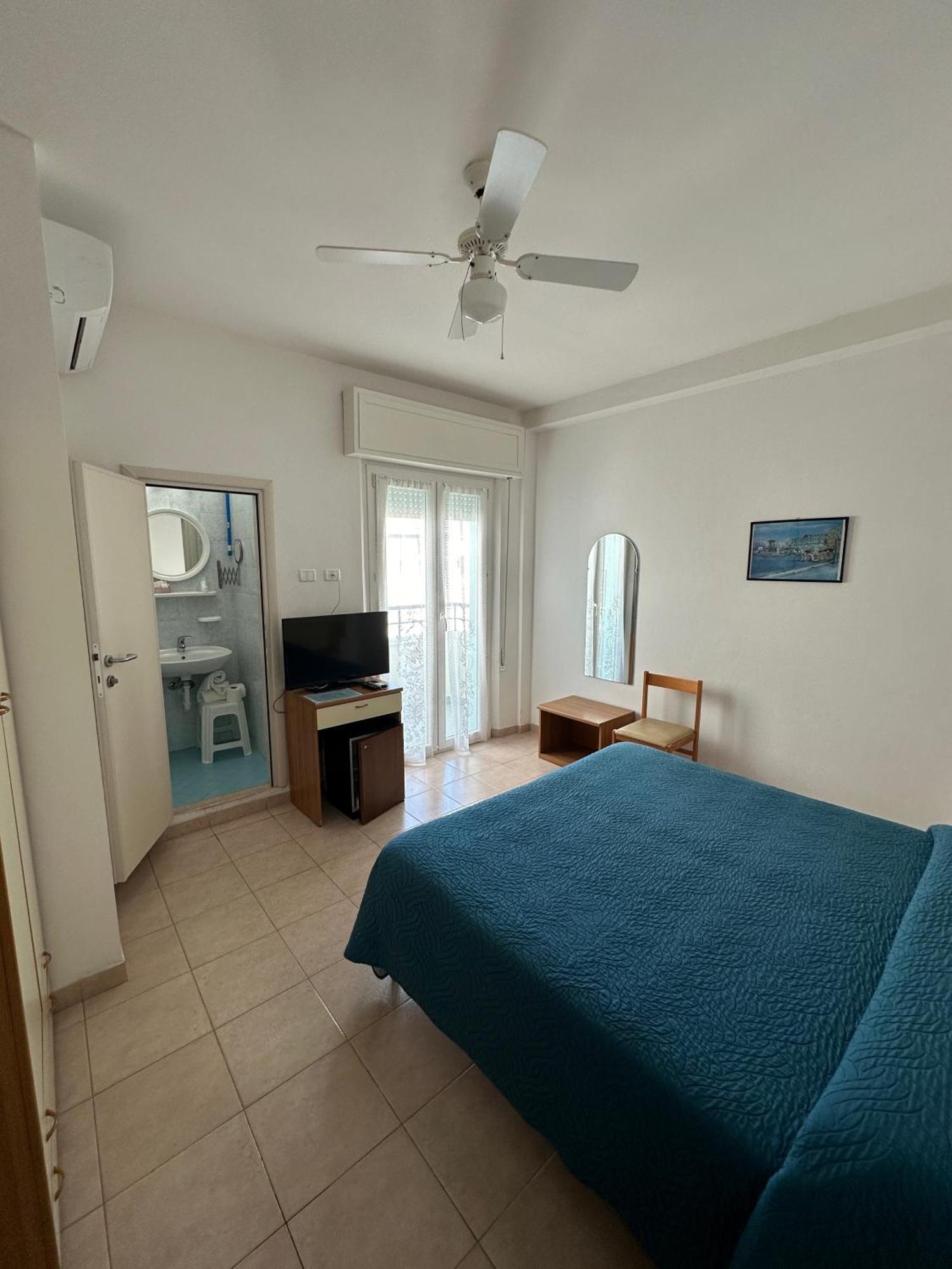 Hotel La Plage 卡托利卡 外观 照片